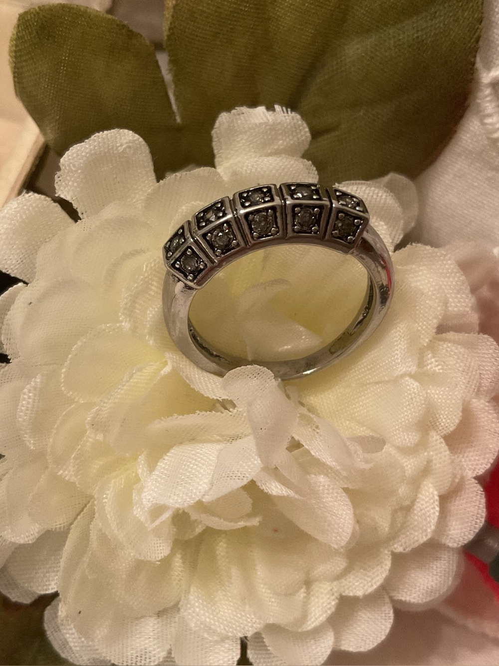 BEAUTIFUL CRAFTED VINTAGE DESIGN GEOMETRIC INLAID 15 CZ BAND RING SIZE 7